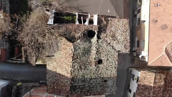 Türkiye’nin en ilginç sokağı: 230 yıllık binanın altından geçiyor!